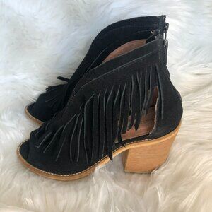 NWOB Musse & Cloud Galia Peep Toe Black Suede Fringe Booties 38/7.5